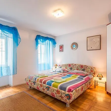 North Apartment Split